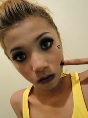 Emo Thai cutie gets you horny with her tongue